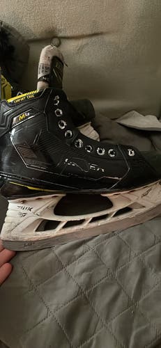 2023 Bauer Supreme M4 Hockey Skates Regular Width Size 5.5 (Used)