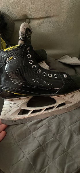 2023 Bauer Supreme M4 Hockey Skates Regular Width Size 5.5 (Used)