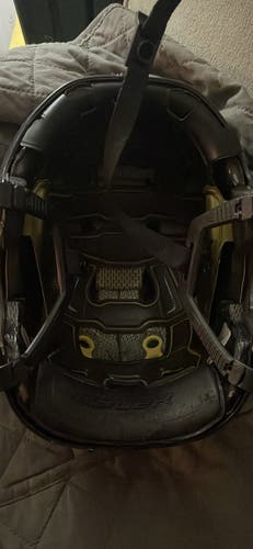 Medium Bauer Re-Akt 150 Helmet (Used)