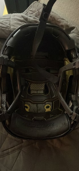 Medium Bauer Re-Akt 150 Helmet (Used)