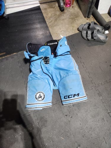 Boston advantage Men's Senior Medium CCM Tacks 95C Hockey Pants