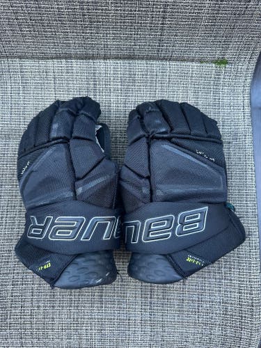 Bauer Vapor Hyperlite Gloves 14" (Used)