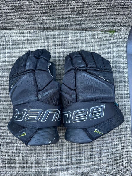 Bauer Vapor Hyperlite Gloves 14" (Used)