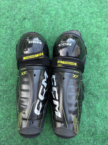 Junior CCM XF Shin Pads 11" (Used)