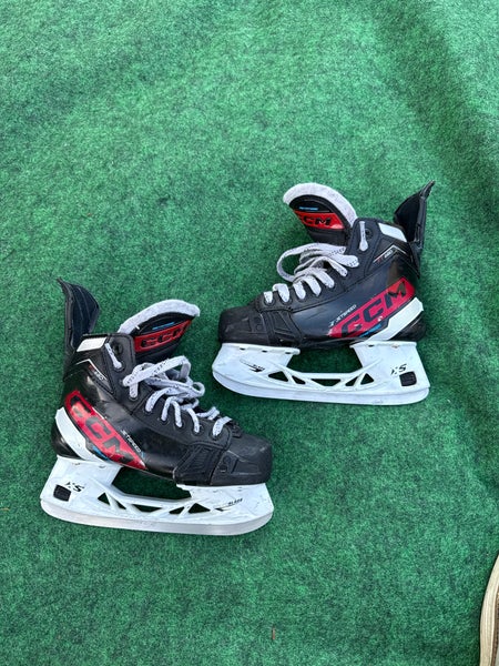 Junior CCM Jetspeed FT680 Hockey Skates (Regular) Size 3 (Used)