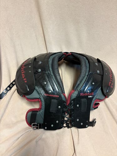 Large Youth Riddell Rival Youth Shoulder Pads (Used)