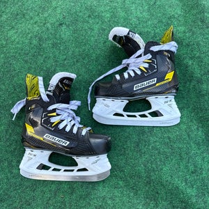 Junior Bauer Supreme M4 Hockey Skates (Extra Wide) Size 1.5 (Used)