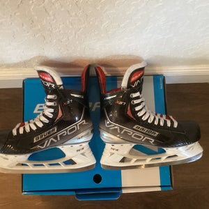 2022 Bauer Vapor 3X Hockey Skates Regular Width 6.5 (lightly used)