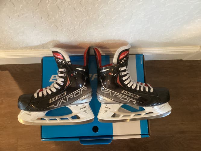 2022 Bauer Vapor 3X Hockey Skates Regular Width 6.5 (lightly used)
