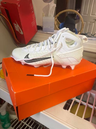 White Unisex Size M 8.5 (W 9.5) Adult Nike Huarache 9 Elite Mid Mid Top Molded Cleats (New)