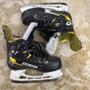 Bauer Supreme M4 Hockey Skates Extra Wide Width Size 2.5 (Used)