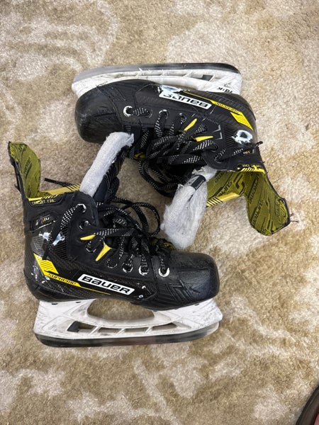 Bauer Supreme M4 Hockey Skates Extra Wide Width Size 2.5 (Used)