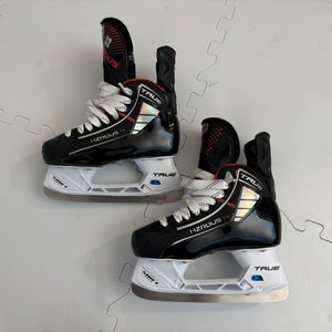 True HZRDUS 7X Hockey Skates Regular Width Size 2 (New)