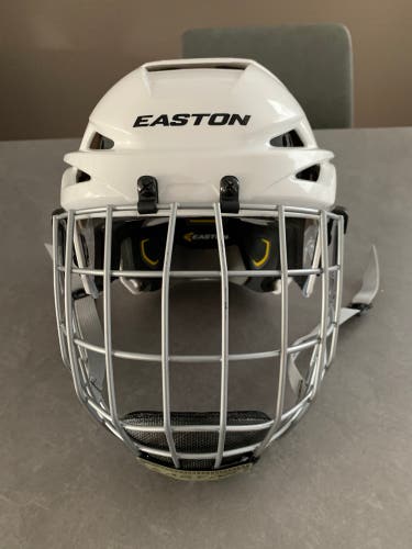 Medium Easton E400 Helmet (Used)