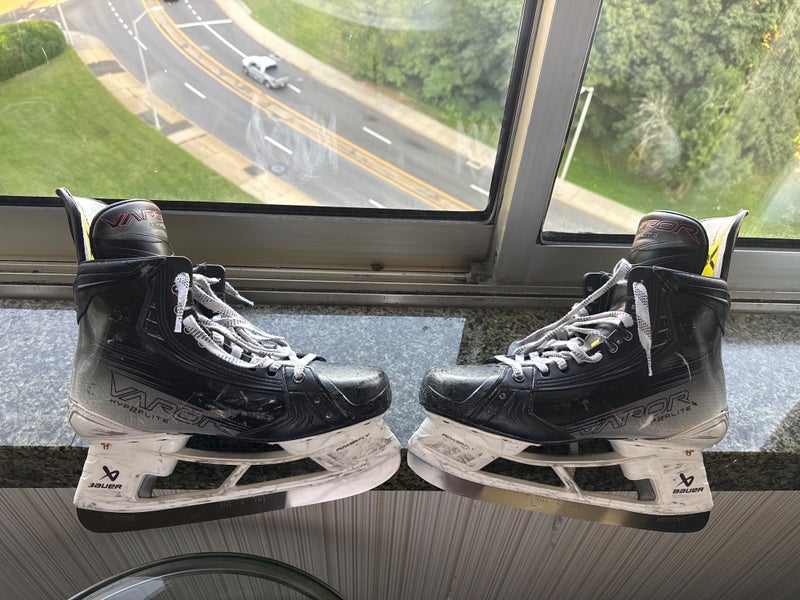 Bauer Vapor Hyperlite 2 Hockey Skates Regular Width 9 (Used)