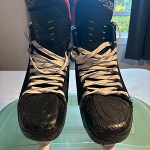 Bauer Vapor Hyperlite Hockey Skates 10.5 (Used)