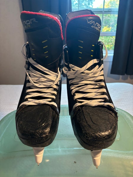 Bauer Vapor Hyperlite Hockey Skates 10.5 (Used)