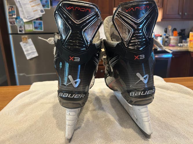 2024 Bauer Vapor X3 Hockey Skates Regular Width 8.5 (Used)