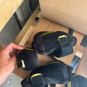 Junior Large CCM Elbow Pads (Used)