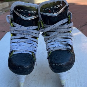 Bauer Vapor X4 Hockey Skates Junior Regular Width Size 2.5 (Used)