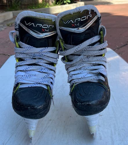 Bauer Vapor X4 Hockey Skates Regular Width Size 2.5 (Used)