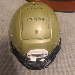 Medium Adult Schutt F7 Helmet (Used)