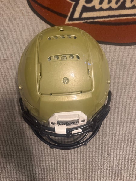 Medium Adult Schutt F7 Helmet (Used)