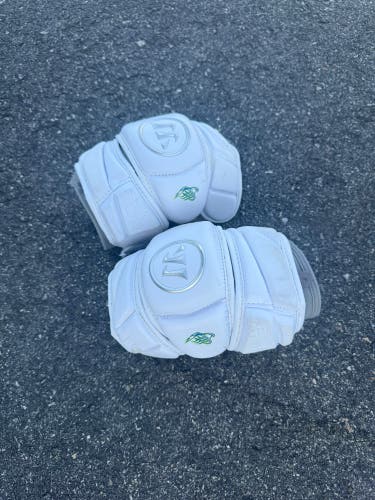 Chesapeake Bayhawks Large Adult Warrior Arm Pads (Used)