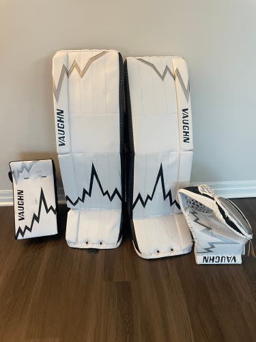 35" 2025 Vaughn Goalie Leg Pads (Used)