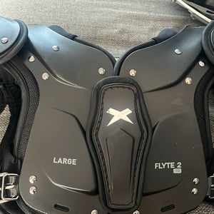 Large Youth Xenith Shoulder Pads (Used)