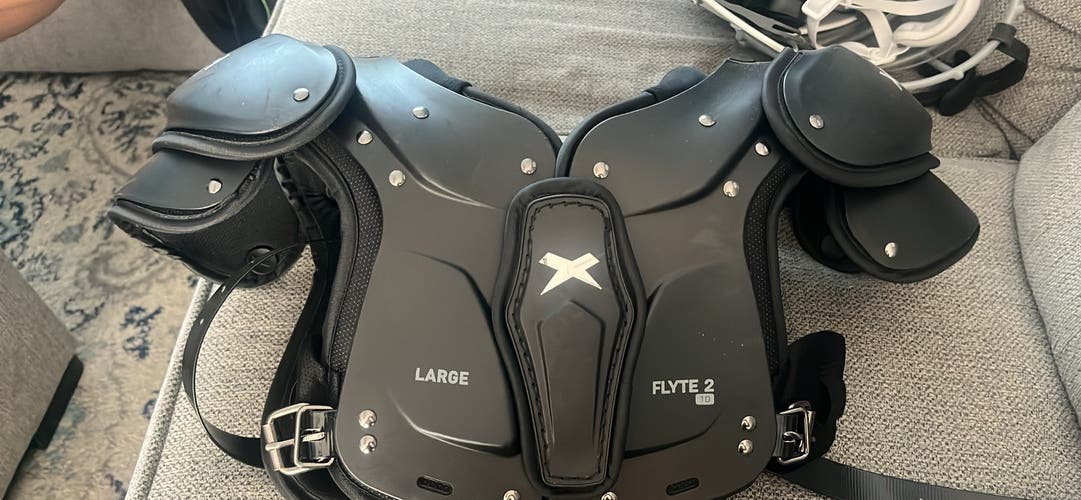 Large Youth Xenith Shoulder Pads (Used)