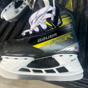 Bauer Vapor X4 Hockey Skates Size Youth 12.