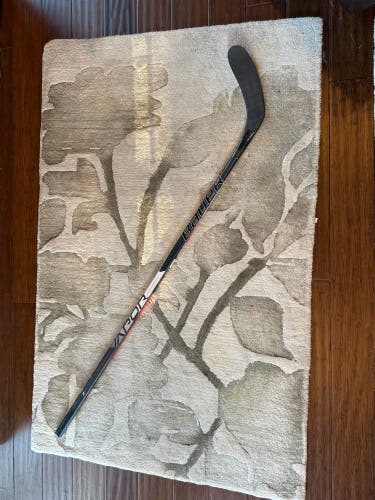 Intermediate Bauer Vapor 3X Left Hand Hockey Stick P28 (New)