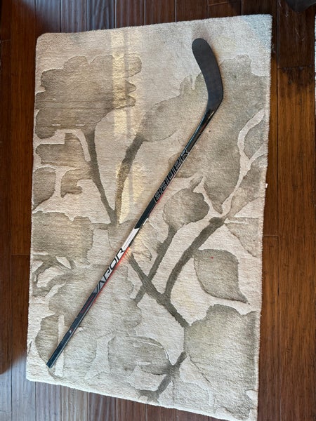 Intermediate Bauer Vapor 3X Left Hand Hockey Stick P28 (New)