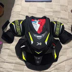 Women's Medium Bauer Vapor X-W Shoulder Pads (New)