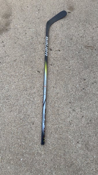 Junior Bauer Vapor Hyperlite 2 Right Handed Hockey Stick P92 (Used)