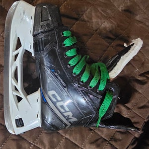 2023 CCM JetSpeed FT675 Hockey Skates Regular Width Size 4 (Used)