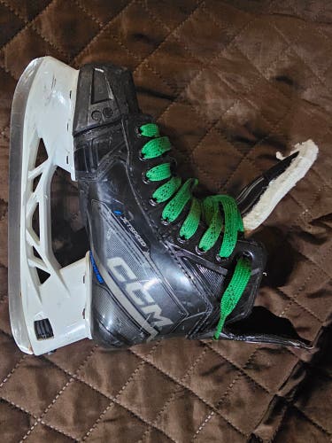 2023 CCM JetSpeed FT675 Hockey Skates Regular Width Size 4 (Used)