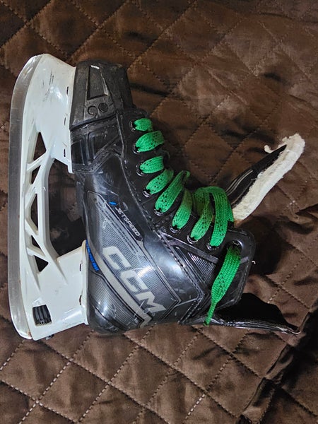2023 CCM JetSpeed FT675 Hockey Skates Regular Width Size 4 (Used)