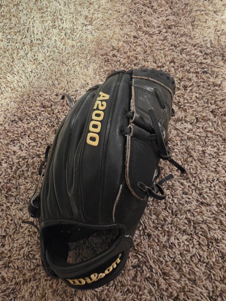 2025 Wilson RH Pitcher's A2000 Baseball Glove 11.75" (Used)