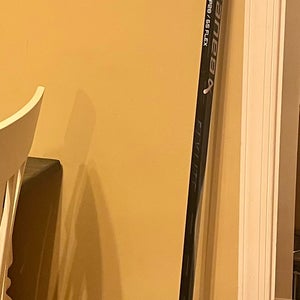 Intermediate Bauer FlyLite 2025 Left Hand Hockey Stick P28 (Used)