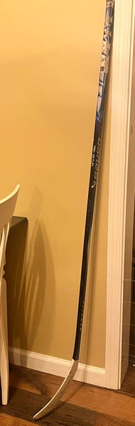 Intermediate Bauer FlyLite 2025 Left Hand Hockey Stick P28 (Used)