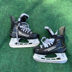 Intermediate Bauer Supreme M40 Hockey Skates (Fit 2) Size 4 (Used)