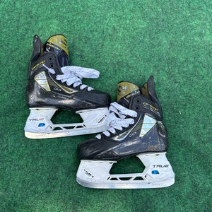 Junior True Catalyst 9 Hockey Skates (Regular) Size 1 (Used)