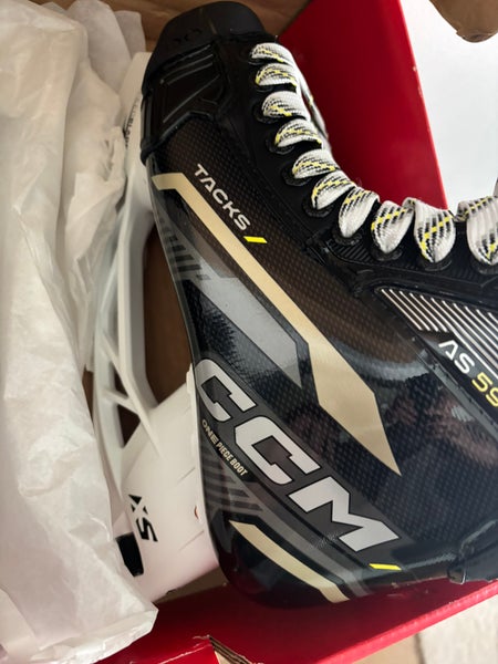 2024 CCM Tacks AS-590 Hockey Skates Regular Width 9 brand new