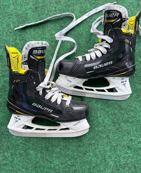 Intermediate Bauer Supreme M4 Hockey Skates (Fit 3) Size 4.5 (Used)