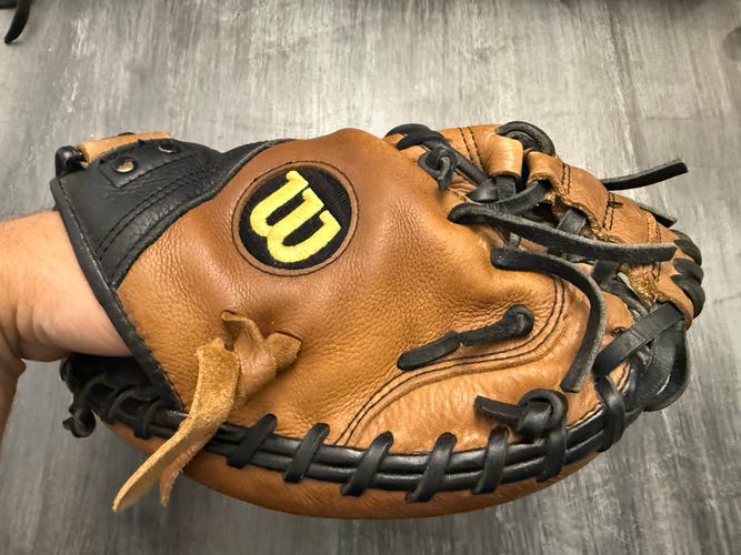Wilson A900 RH Catcher's Baseball Glove 32.5" (Used)