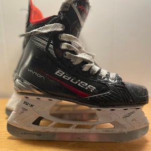 Bauer Vapor X4 Hockey Skates Size 5 (Used)