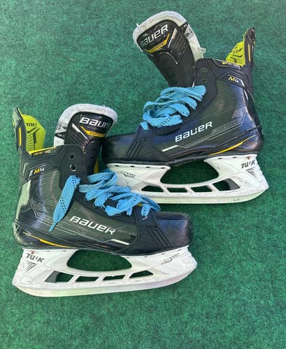 Senior Bauer Supreme M4 Hockey Skates (Fit 2) Size 9 (Used)