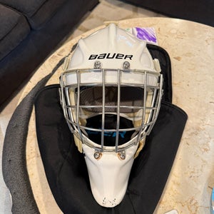 Senior Medium Bauer Profile 950 Goalie Mask (Used)